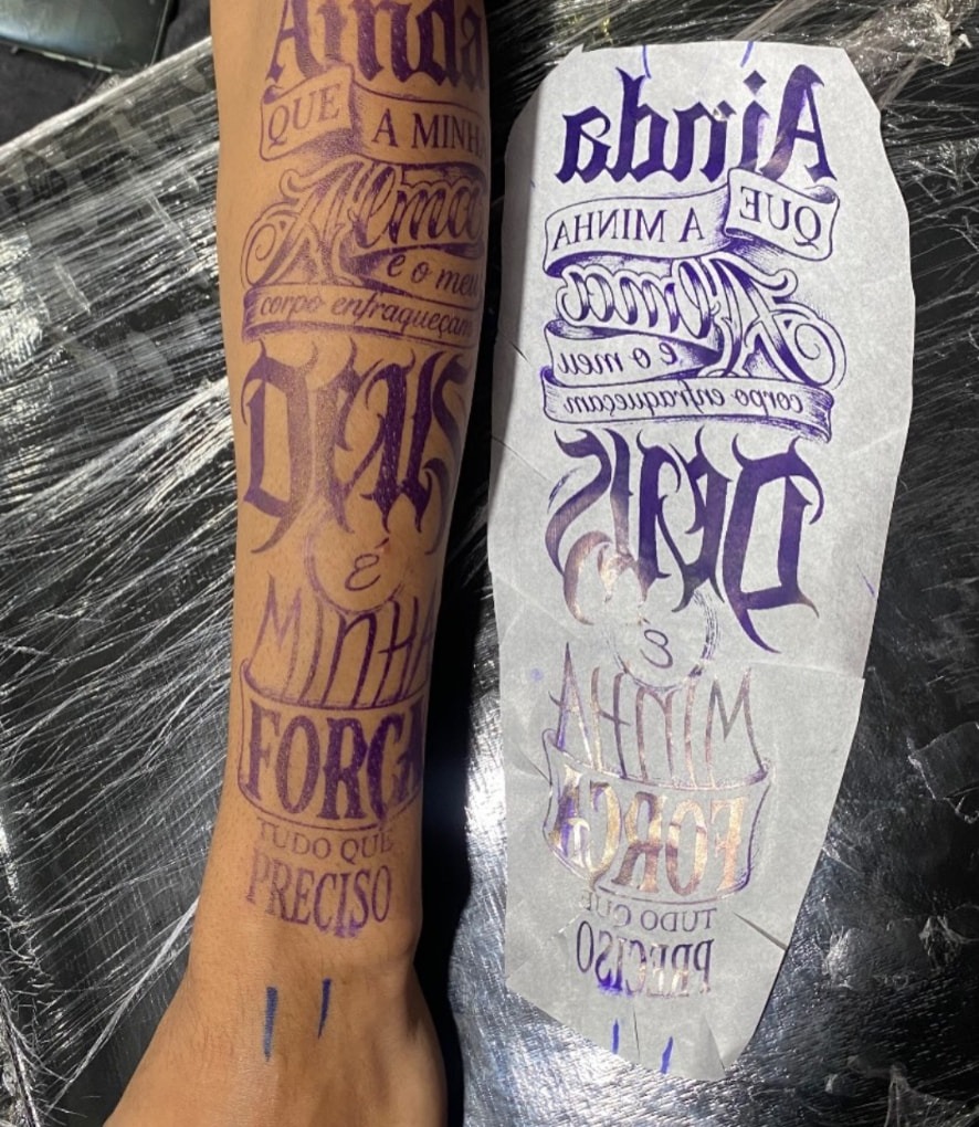 Esboço / stencil aplicado na pele antes da tatuagem